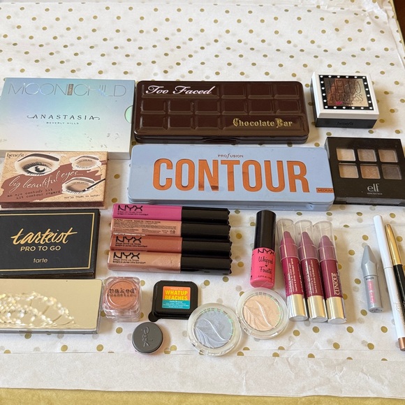 Cosmetic Makeup pallets lip products glosses mixed lot of 24 pcs various brands - Picture 2 of 16